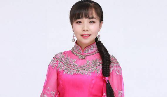 原创有一种"整容"叫王二妮,回村盖豪宅当大官,容貌与当年判若两人