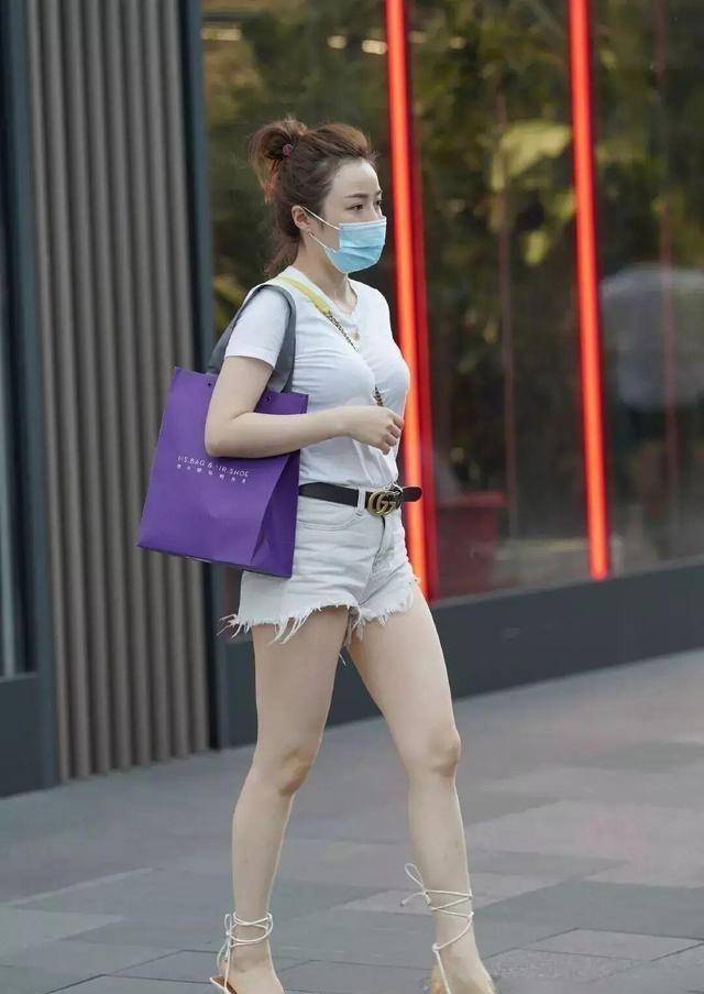 饱满的"无袖短裤"美女,到处都充满风情!