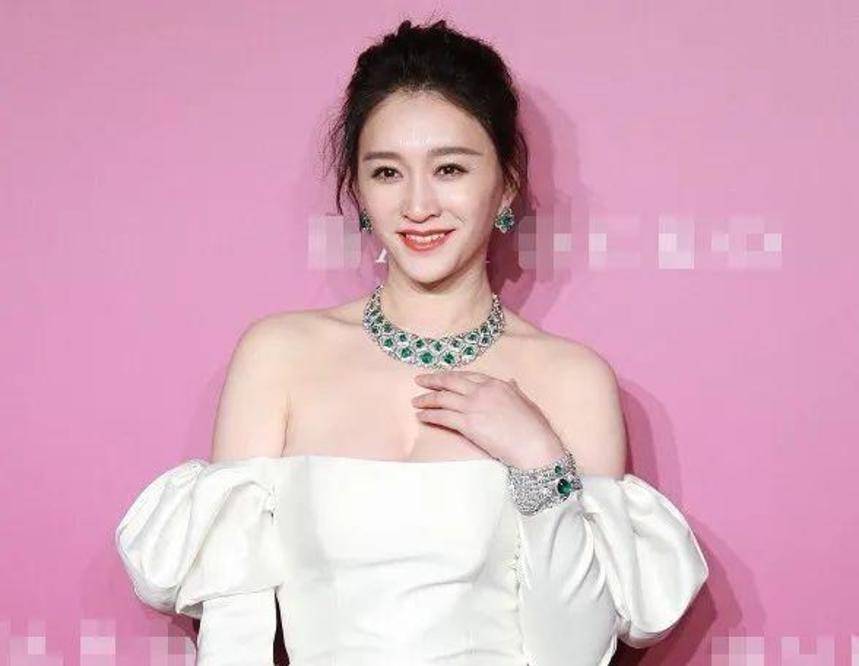有人曾说,如果李小冉年轻十岁,她就可以演《掌中之物》的女主角.