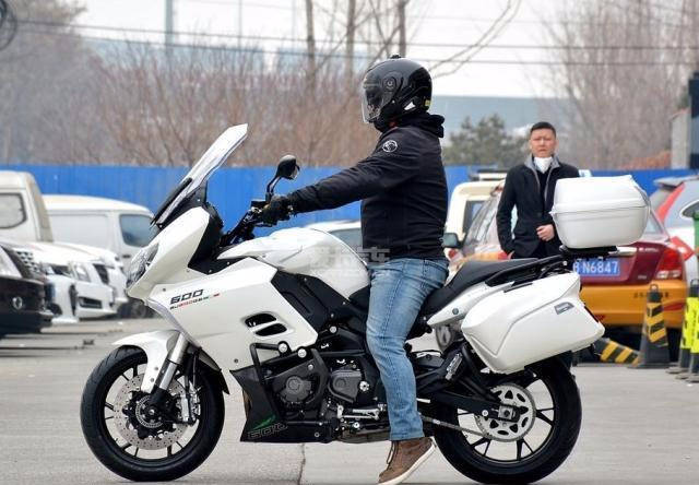 国产最便宜的四缸摩旅车,81匹马力黄龙600巡航