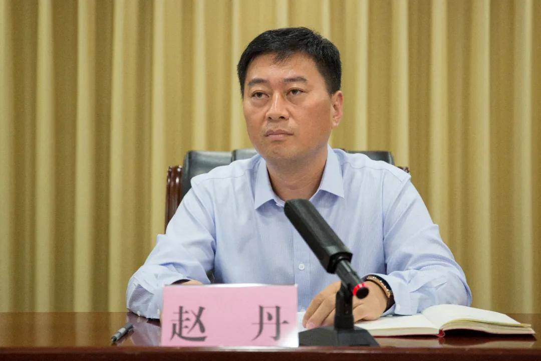 清丰县召开县级领导干部会议 提名赵丹为县长候选人