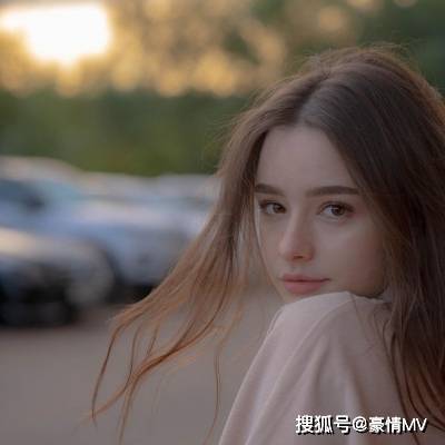 2021欧美风霸气女生头像_个性欧美女生真人头像图片