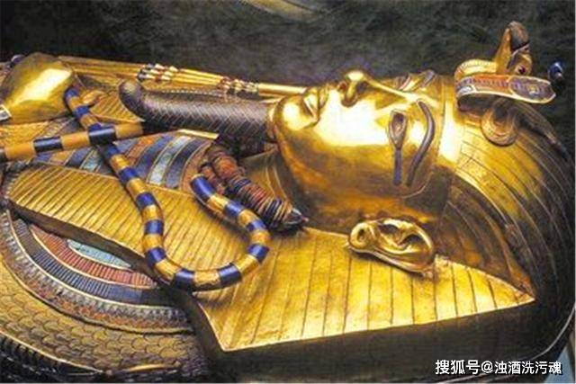 法老墓中的3件顶级文物:一件由700斤黄金制成,一件非地球产物