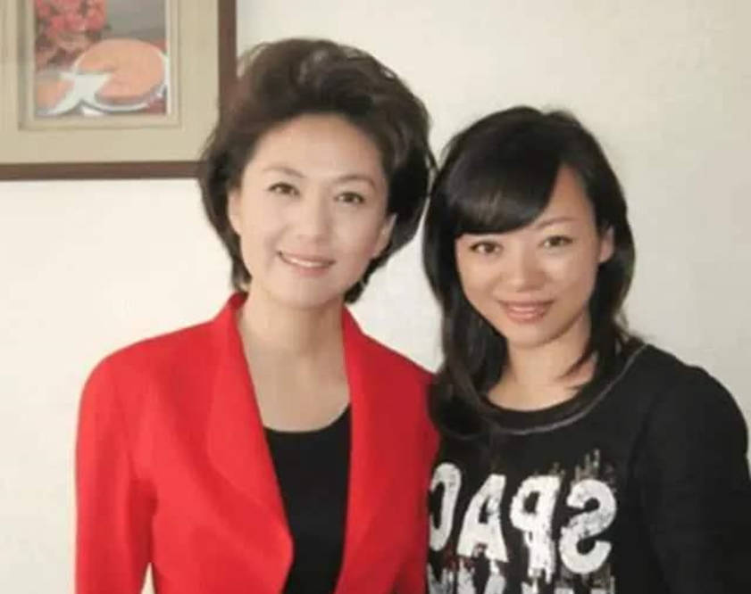 "国民主播"海霞:21岁进央视,嫁清华教授,女儿已经20岁