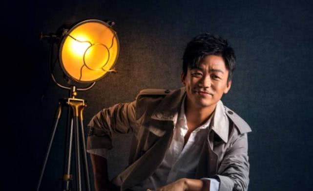 并且冯清也是经常出入王宝强工作室,还开着王宝强的豪车,看上去就已经