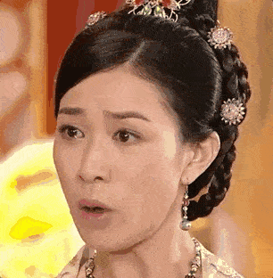 至此之后,佘诗曼好像彻底放弃了自己的感情; 不断地与各种各样的男人