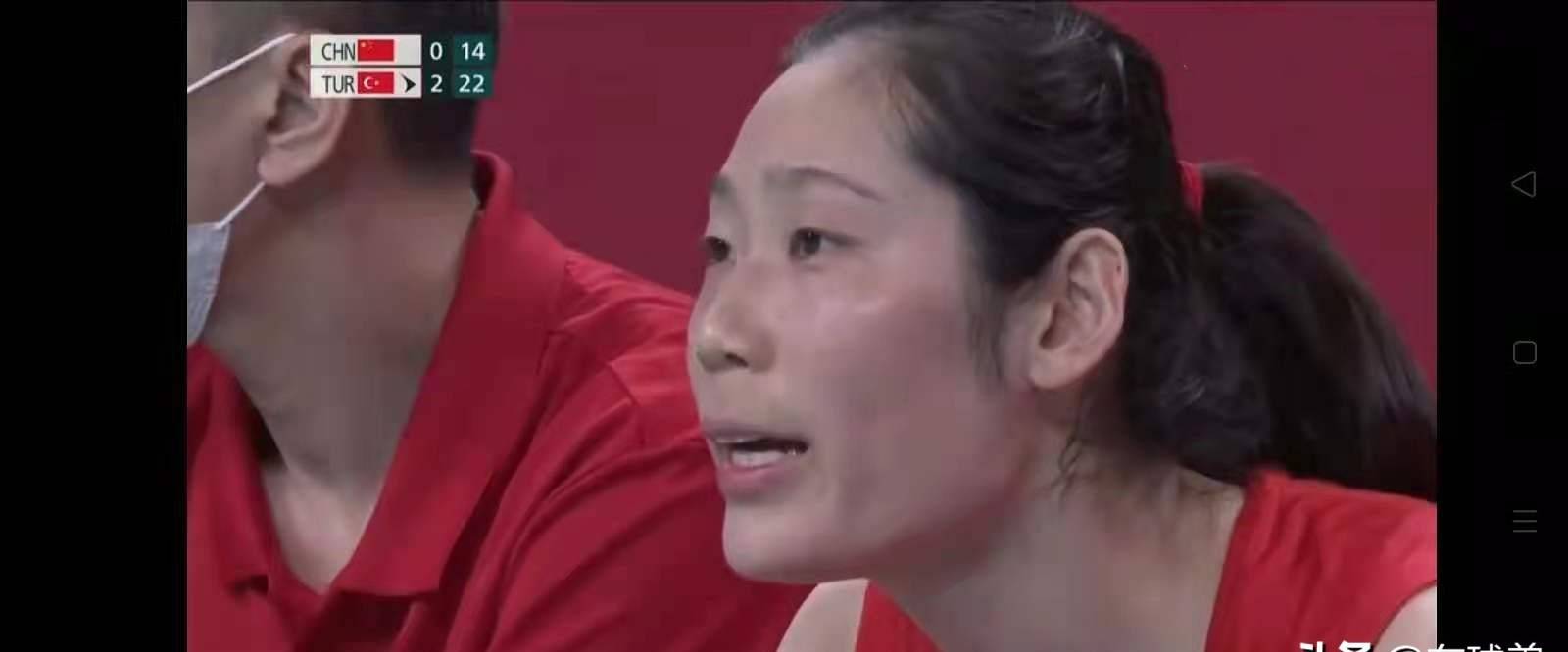 女排被爆冷横扫,郎平无奈摇头,比输球还糟糕的是另一件事?
