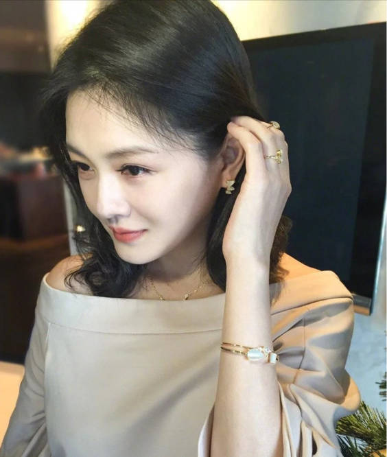 大s女儿小玥儿近照曝光,"毁容式"长大,越长越像汪小菲!