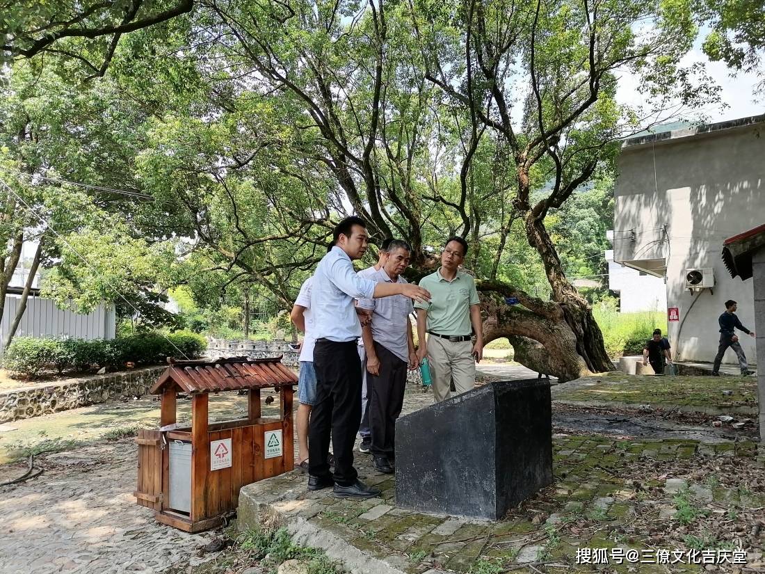 曾庆良师傅为弟子讲解三僚龟蛇相会曾庆良,杨公授曾文辿公一脉第三十