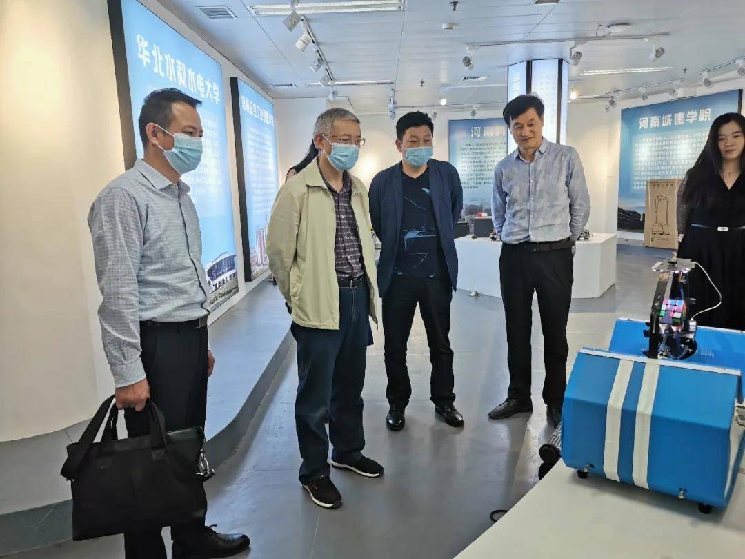 河南省外贸学校校长石国华一行参观研究院和展览馆
