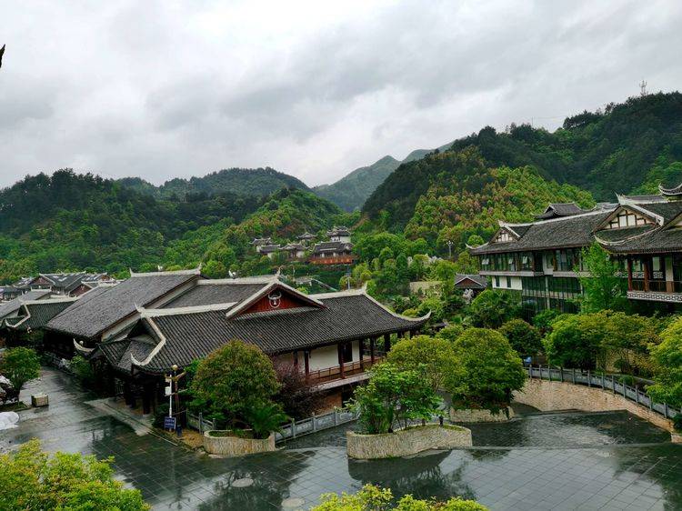 贵州旅养胜地醉美剑河仰阿莎温泉小镇沐浴戏水的天堂