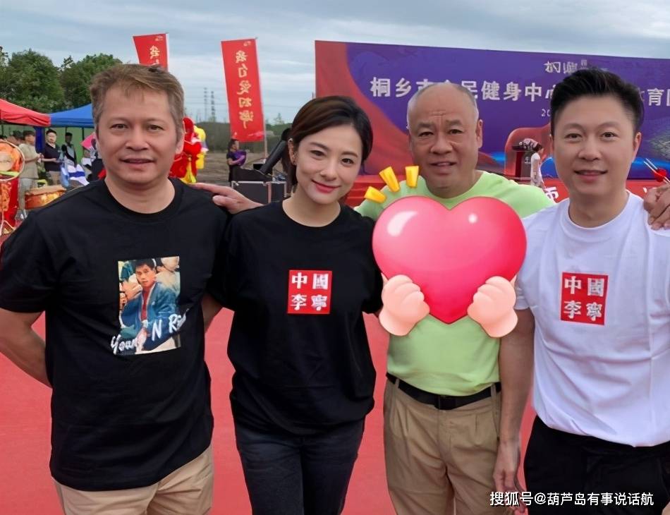 原创体操王子李宁,携儿女出席活动,女儿甜美可爱,儿子高大帅气