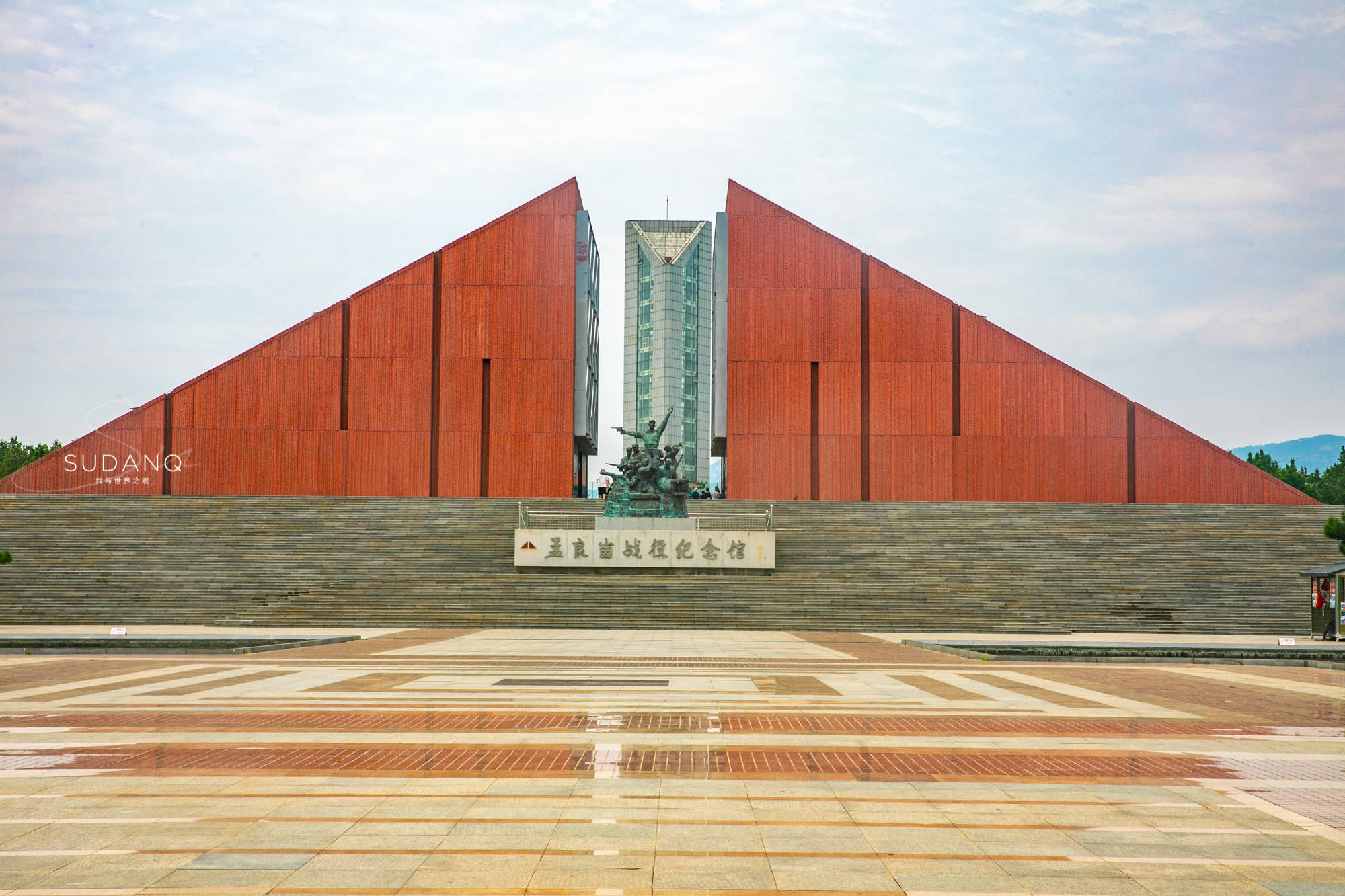 它位于临沂市蒙阴县垛庄镇,先后被命名为全国十大红色旅游区,全国爱国