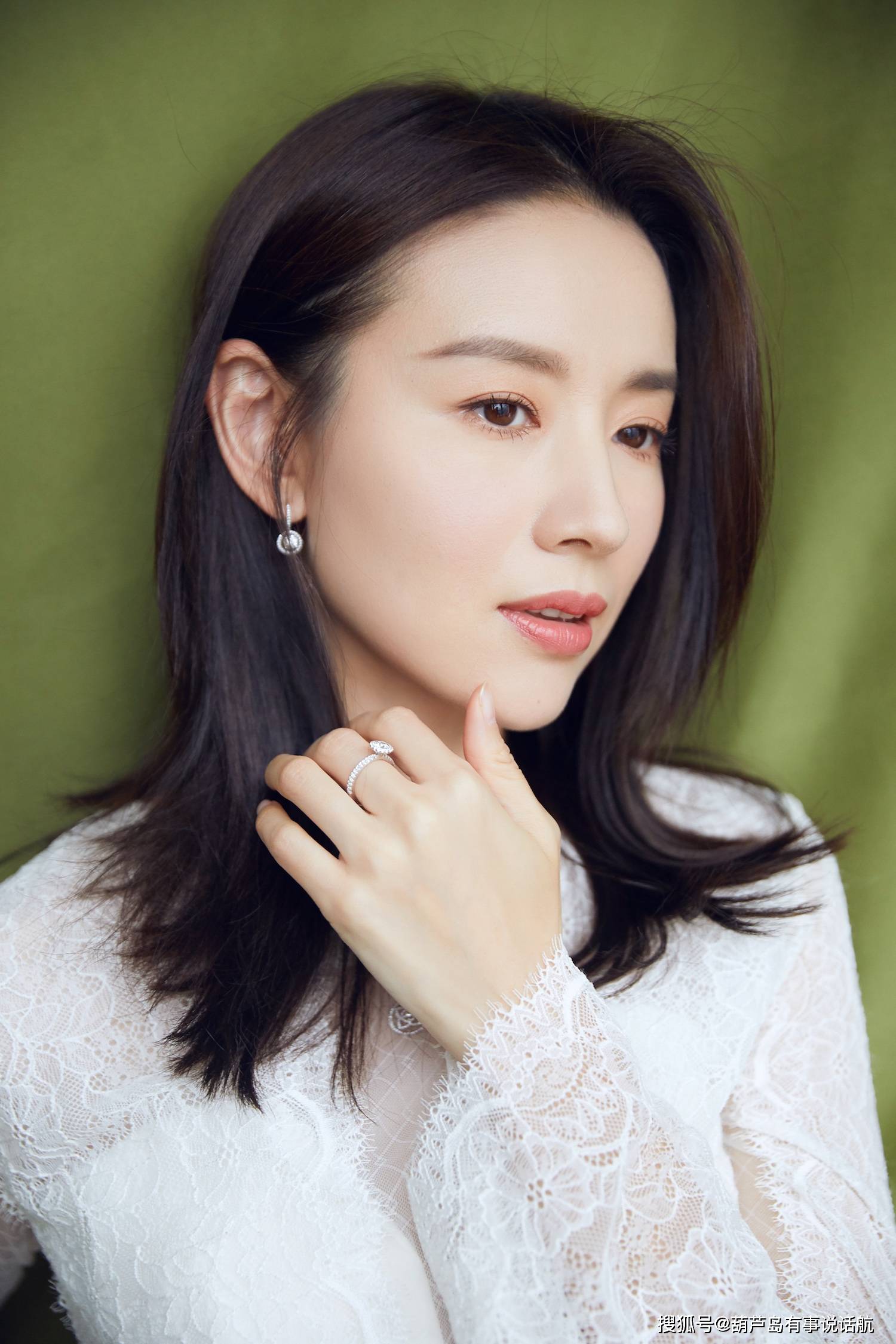 原创曾经的国民女神冷清秋,董洁11岁儿子近照,长相继承潘粤明基因