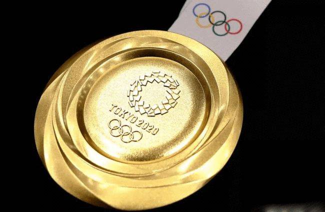 今年东京奥运会的金牌,尺寸为85毫米,最薄处为7.7毫米,最厚处为12.
