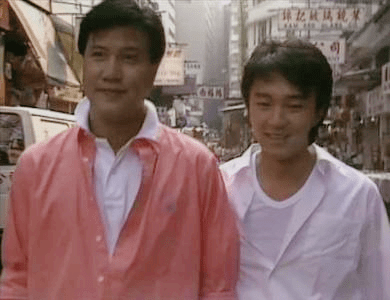 无奈之下,周星驰只能让吴孟达接替了万梓良的角色,而他与万梓良关系