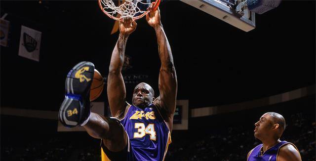 大块头奥尼尔扣碎篮板之后,赛事如何继续?nba也为之改变规则!