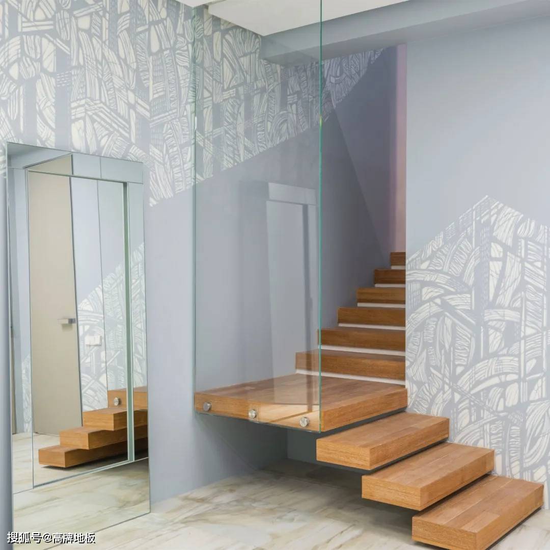 第⑤款楼梯设计, 在小面积空间内,素雅纯粹的木地板,包裹着整个空间
