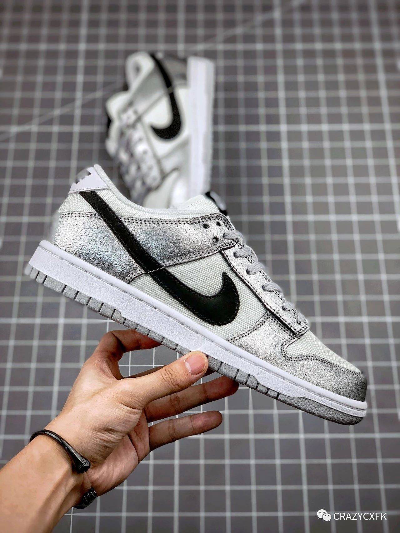 耐克nikedunklowretro银黑白运动鞋