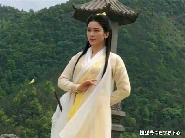 原创金庸为何安排黄衫女出手救谢逊?两层含义,显露武功只是其一