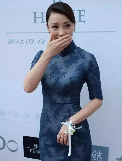 柳岩穿旗袍旧照曝光,气质状态被热议,身体状态无人关心!