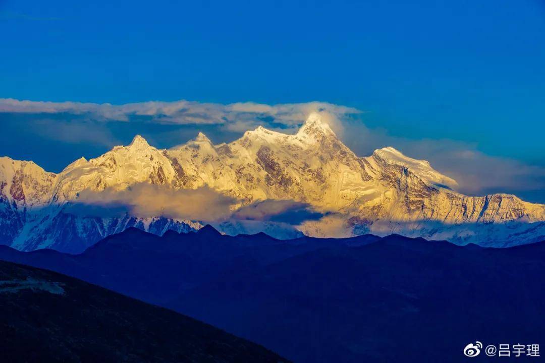 美图 此生必看的西藏日照金山,究竟有多震撼?