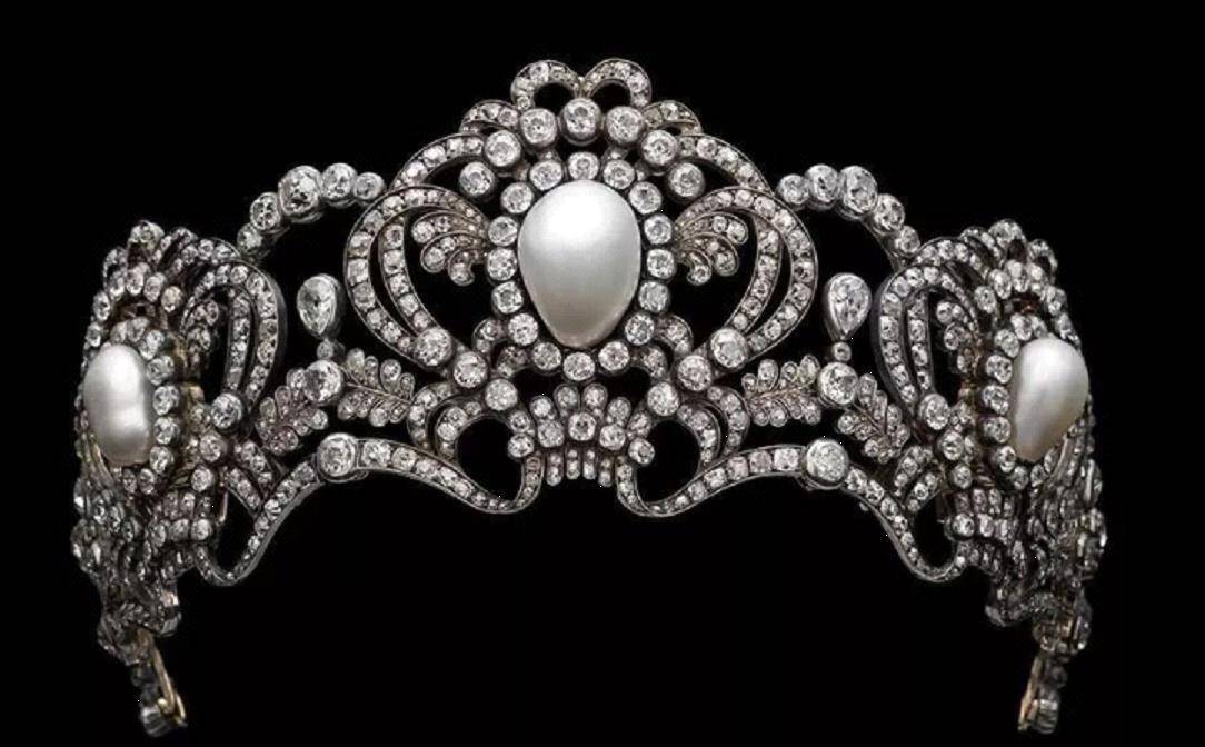 欧洲皇室的尊贵皇冠,每一顶都美到极致,"珍珠控"的你不容错过
