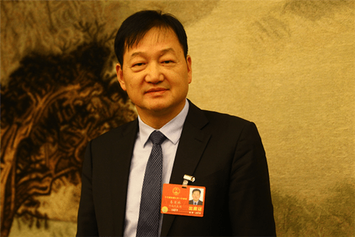 为了秦英林的事业,钱瑛顶着大肚子还跑到郑州去找疫苗,当时前前后后忙