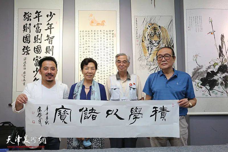 王荣良与陈传武,张建国,高金舫在活动现场.