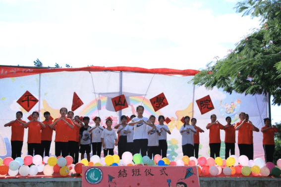 图为手势舞《国家》. 张露萍 摄