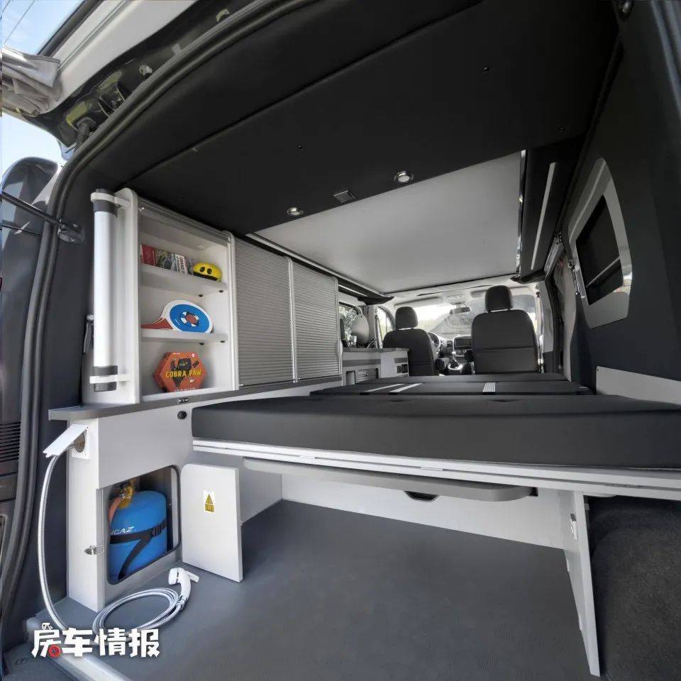 新款雷诺房车亮相!一款简单实用能住4人,一款榻榻米车顶带甲板
