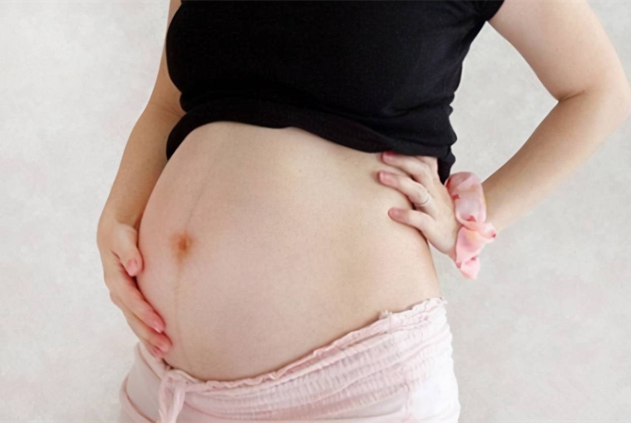 孕肚只有右侧比较硬,是因为怀了女宝？准妈妈需了解真实原因