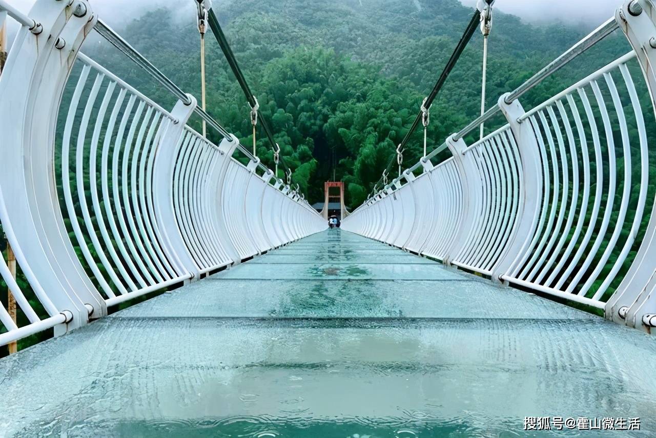 安徽首座玻璃吊桥,全长188米横跨山间,落差足足有40层