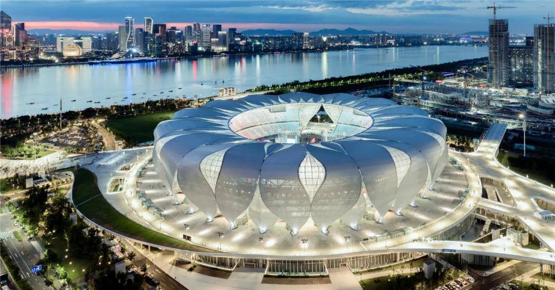杭州奥体中心主体育场是2022年杭州亚运会的 主场馆,位于杭州市钱塘江