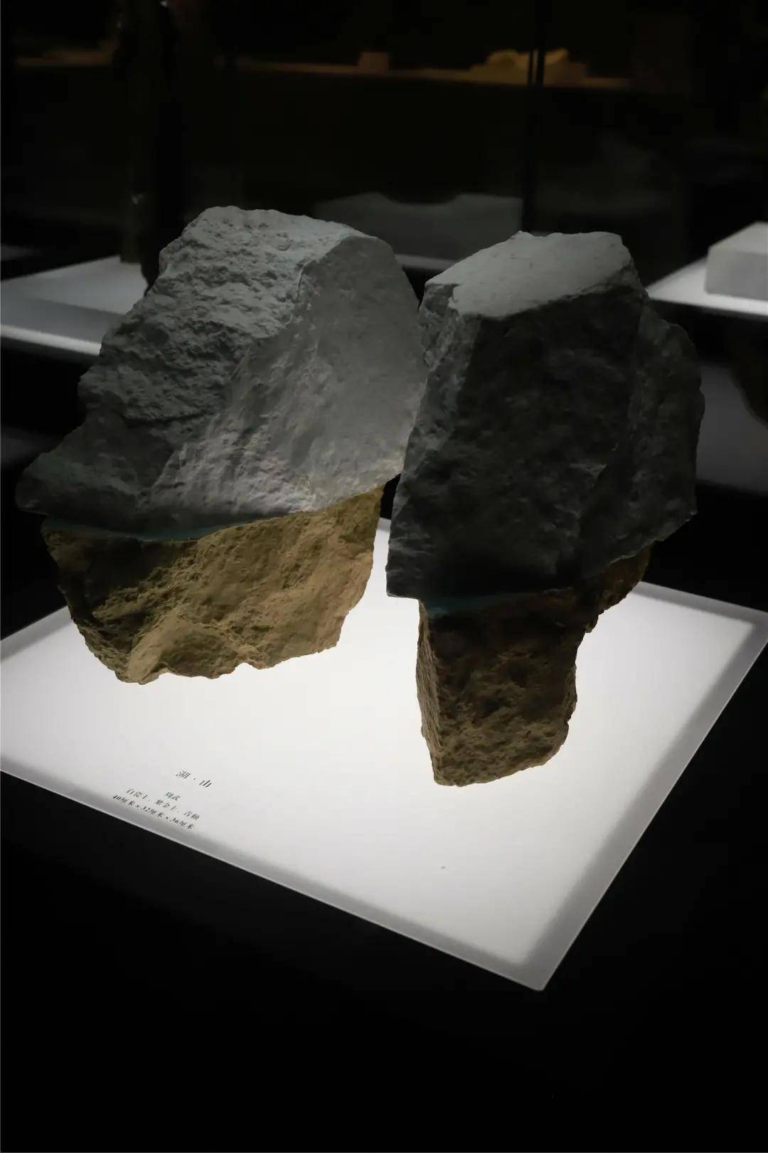 周武《湖·山》,白瓷土,紫金土,青釉▲ 徐强,董喆《石与水系列之七
