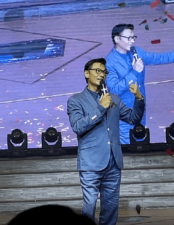 香港老牌男星身材一个比一个好,70岁一身肌肉,62岁身材修长