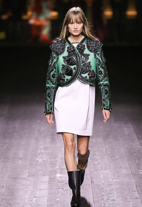 lv2020秋冬新款女装,2020lv新款女包 原创louis vuitton 2020秋冬女装系列:人生如戏,美靠lv