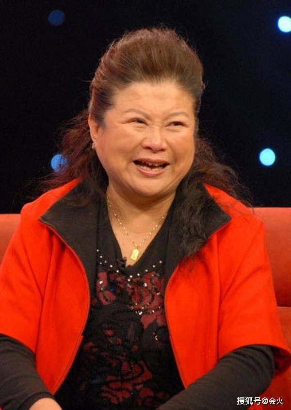 据悉,李静最早是二人转演员,除了在电视剧《刘老根》中饰演家喻户晓的