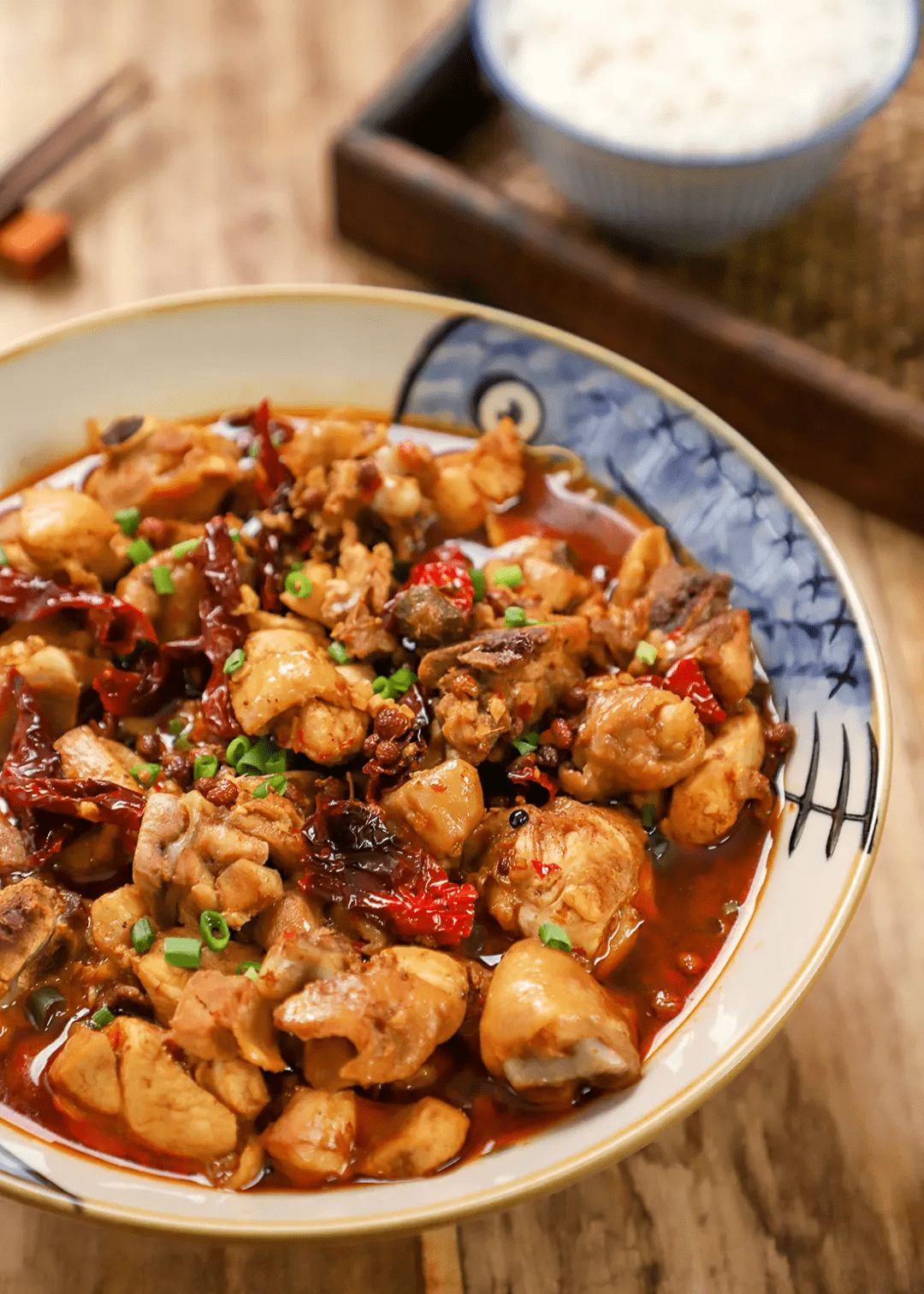 来了来了,今天这道香辣入味的川菜麻辣水煮鸡安排上,再提醒一下,米饭