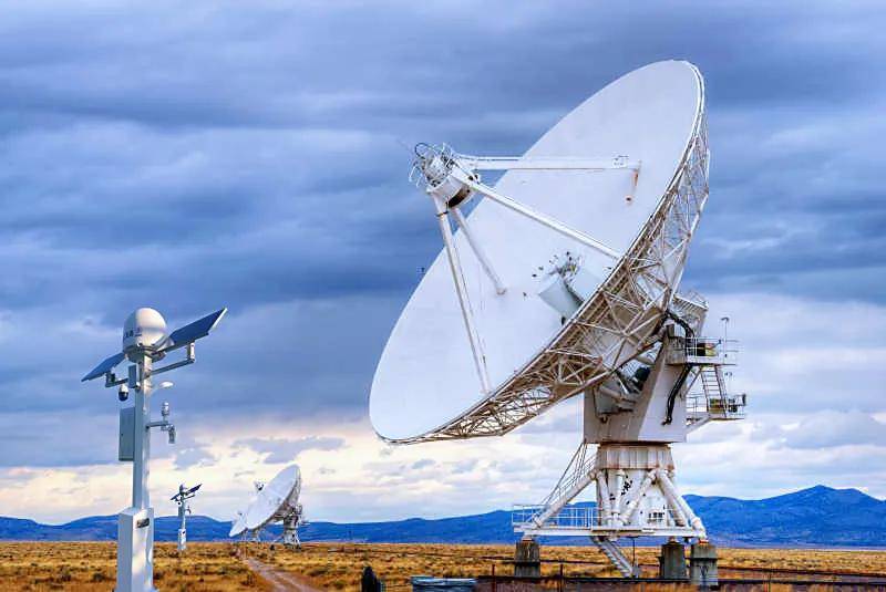 全国首个卫星通信智慧杆项目落地北京地球站