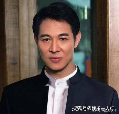 他可是香港非常出名的演员以及导演,李连杰1963年出生于北京1982年