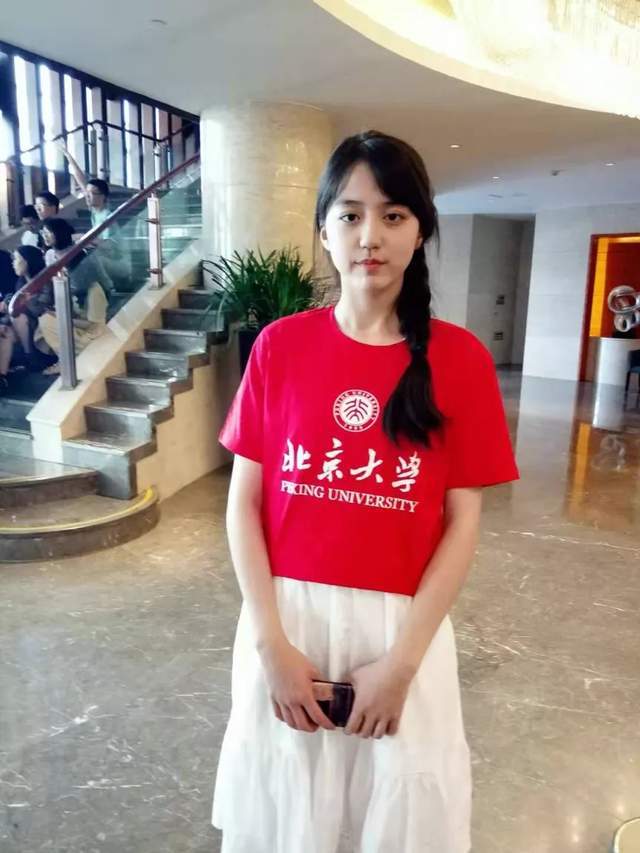 宁夏美女学霸高考被北大录取,曾是中考状元,出成绩后却躲进厕所