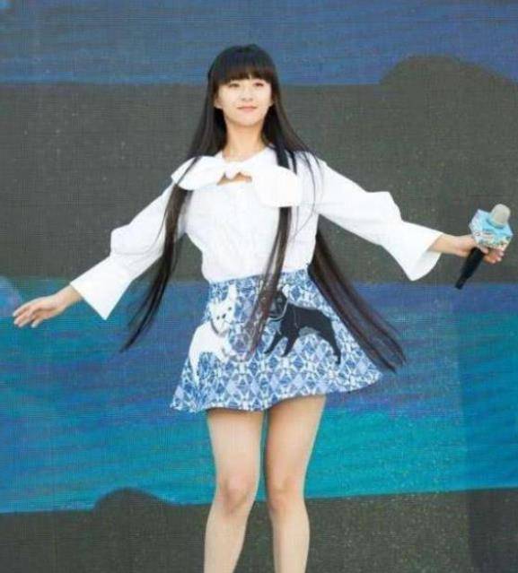 有种"整容式"长大叫小彩旗,22岁就粗腰肥腿,到底经历了啥