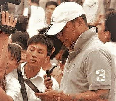 原创张家豪与李宝敏在酒吧发生冲突,俩人较量身手,赵本山出面才解决