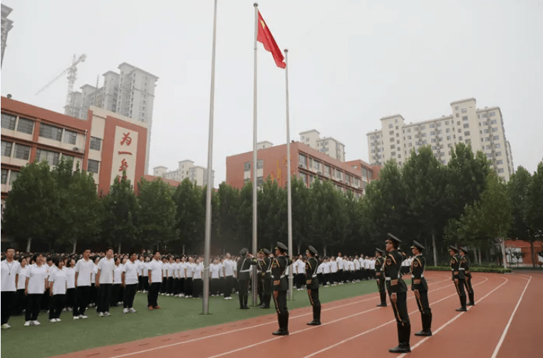 衡水二中举行新学期第一次升国旗仪式