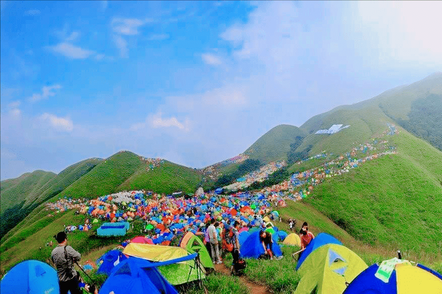 原创武功山帐篷旺季涨价几倍,日出虽很美,但别宰太狠