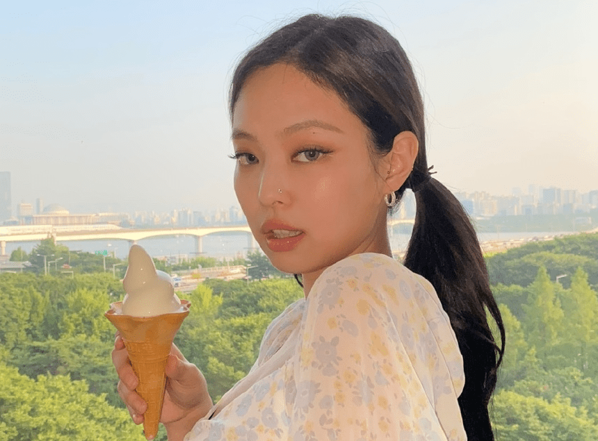 jennie素颜近照运动风马尾辫似少女镜头放大网友直呼认不出