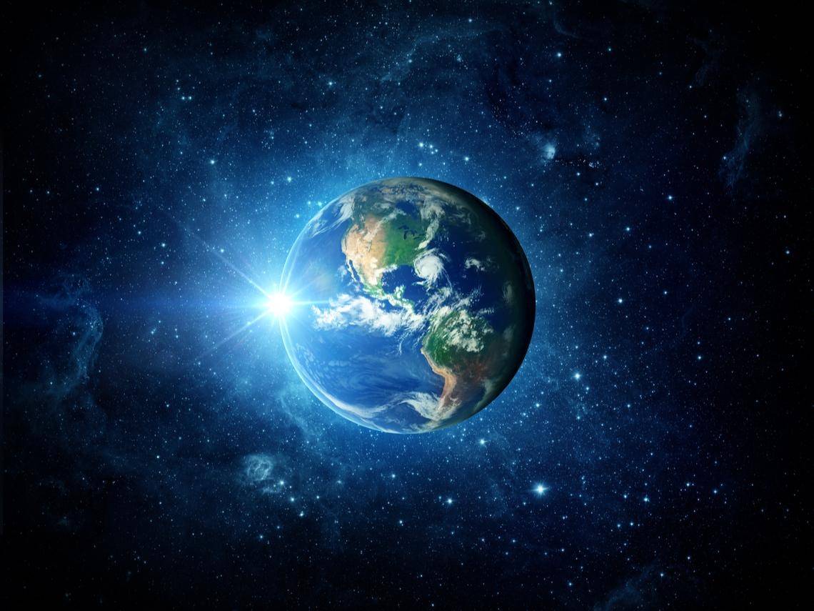 60万亿亿吨的地球,靠什么力量悬浮在宇宙中,它为何不往下掉?