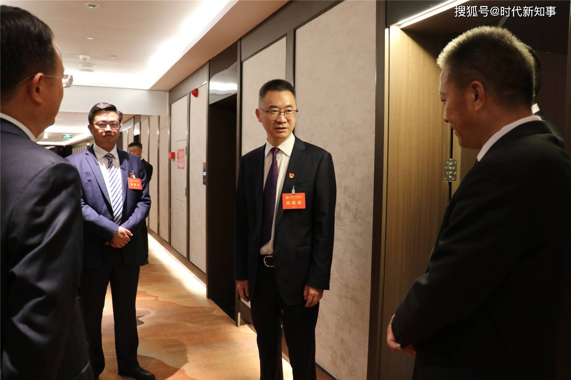 四川梓潼:县领导看望出席县第十三次党代会代表