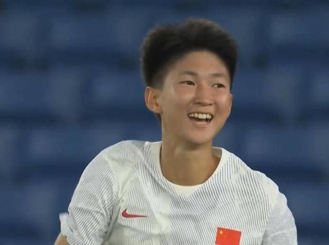 原创扎眼?中国女足1-5落后,22岁小将扳回一球,狂欢庆祝不应该?